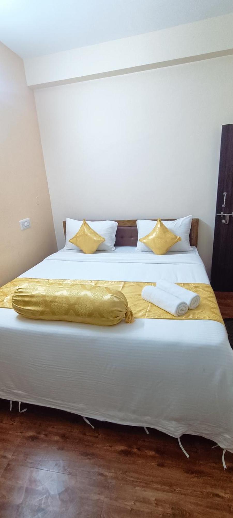 Hotel Vip Prime ปูรี ภายนอก รูปภาพ