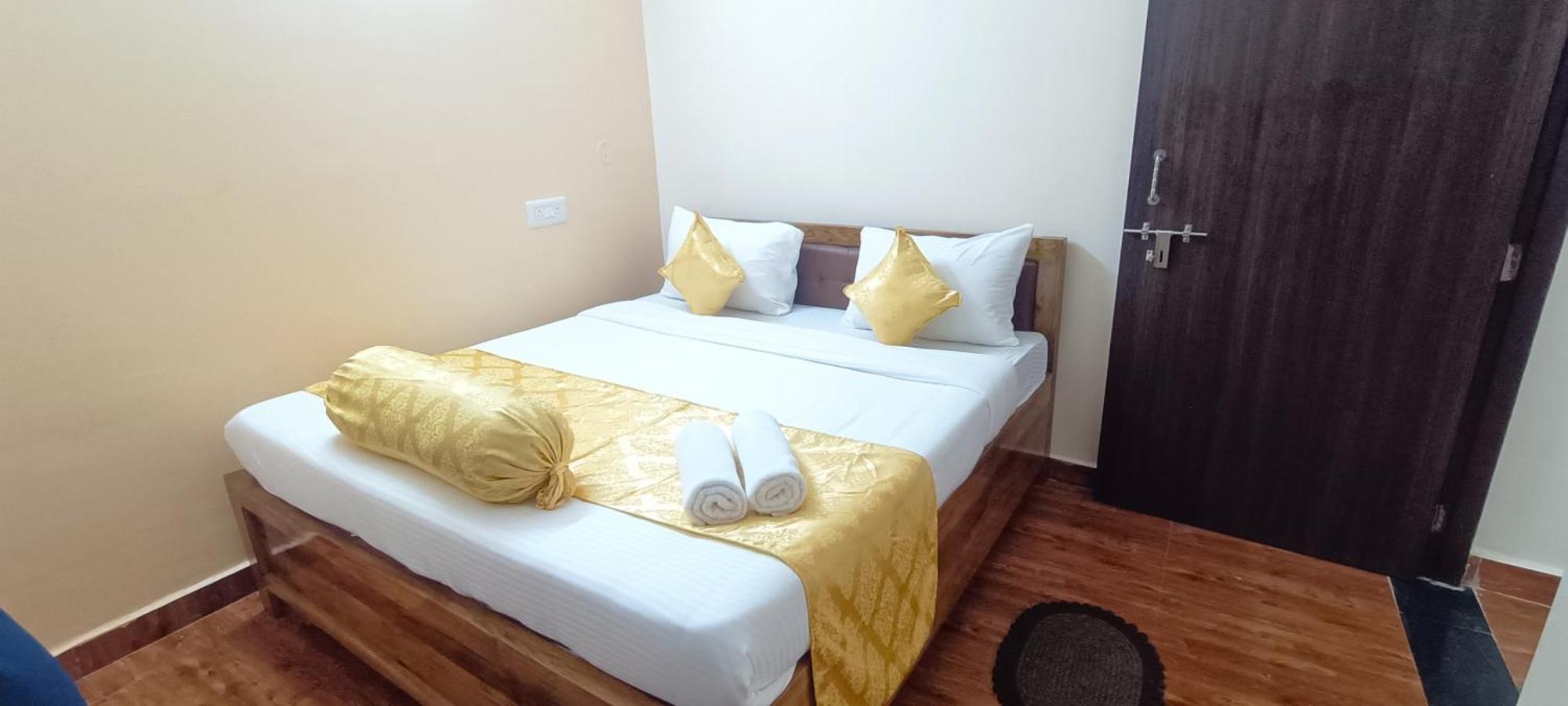 Hotel Vip Prime ปูรี ภายนอก รูปภาพ