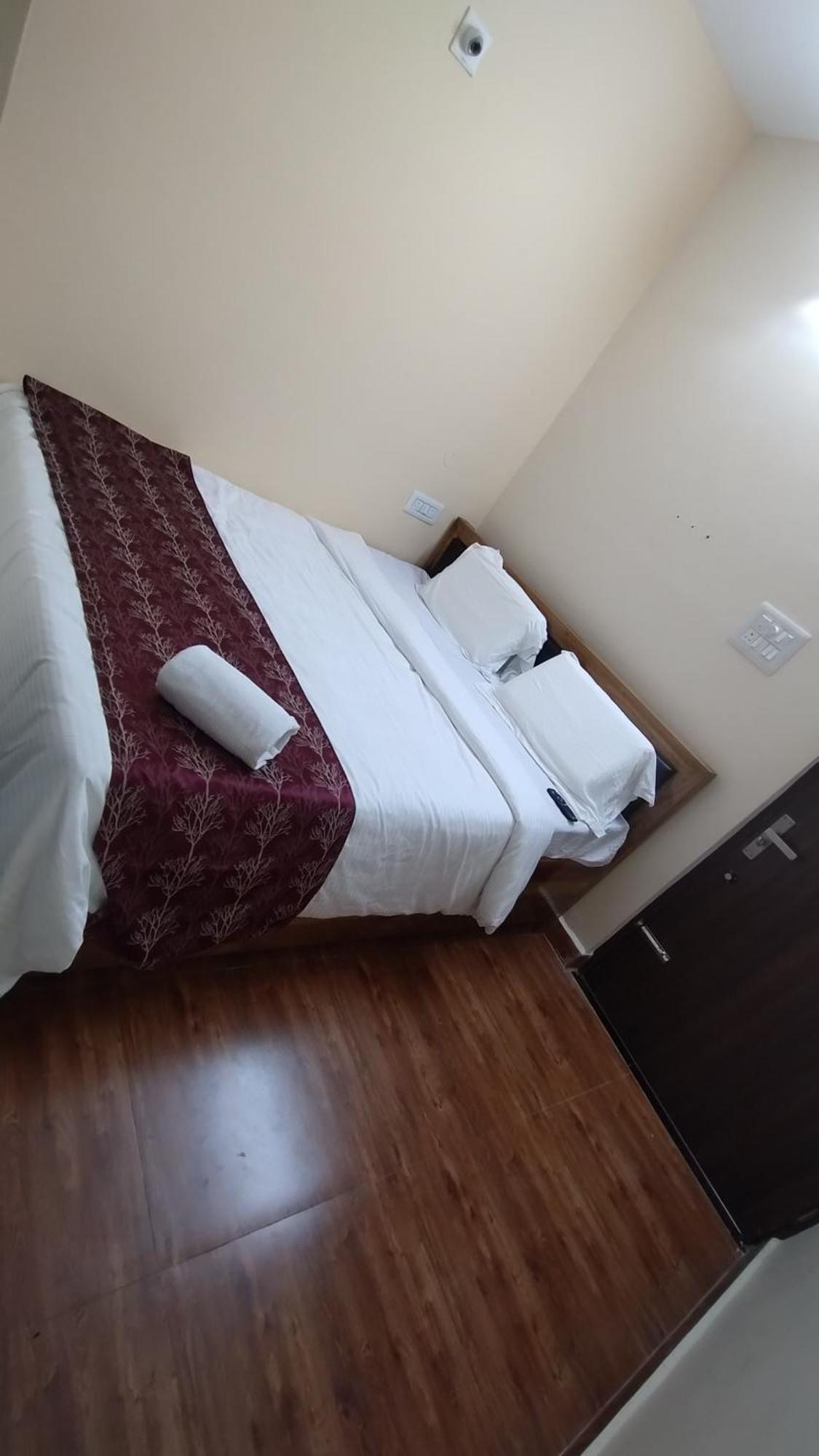 Hotel Vip Prime ปูรี ภายนอก รูปภาพ